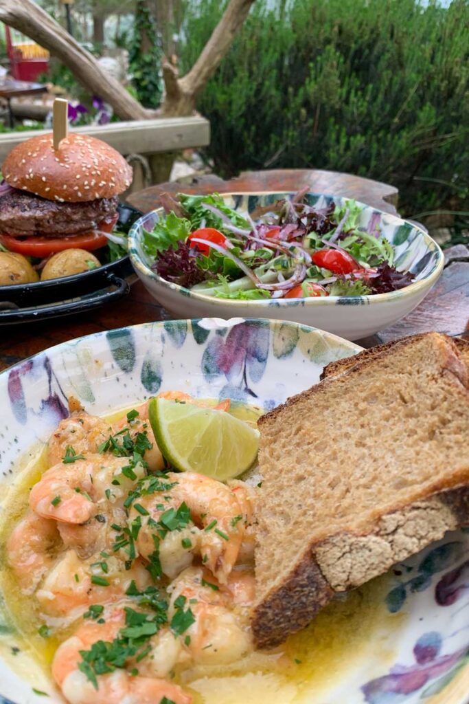 photo of Moinho Dom Quixote scampi, burger, and salad at Moinho Don Quixote restaurant in Azoia, Portugal